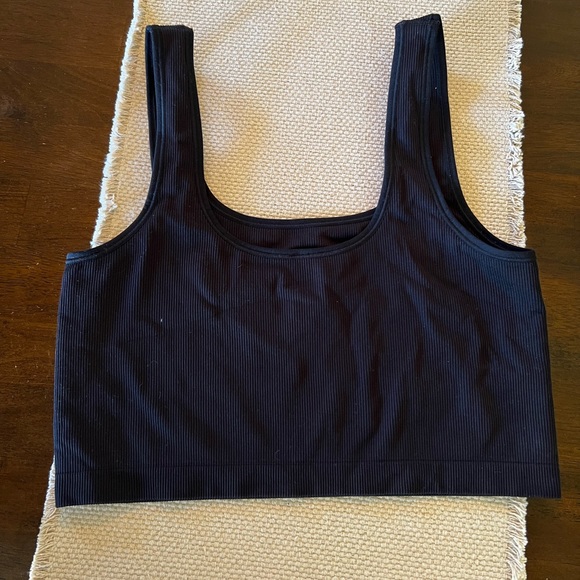 Athleta! NWOT black crop tank - Picture 1 of 3